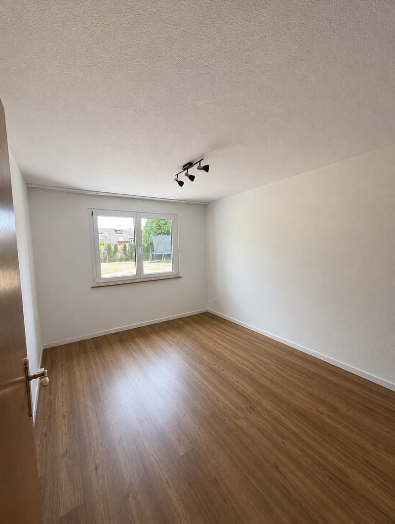 Appartement en rez-de-chaussée de 3,5 pièces lumineux avec espace de jardin (9)