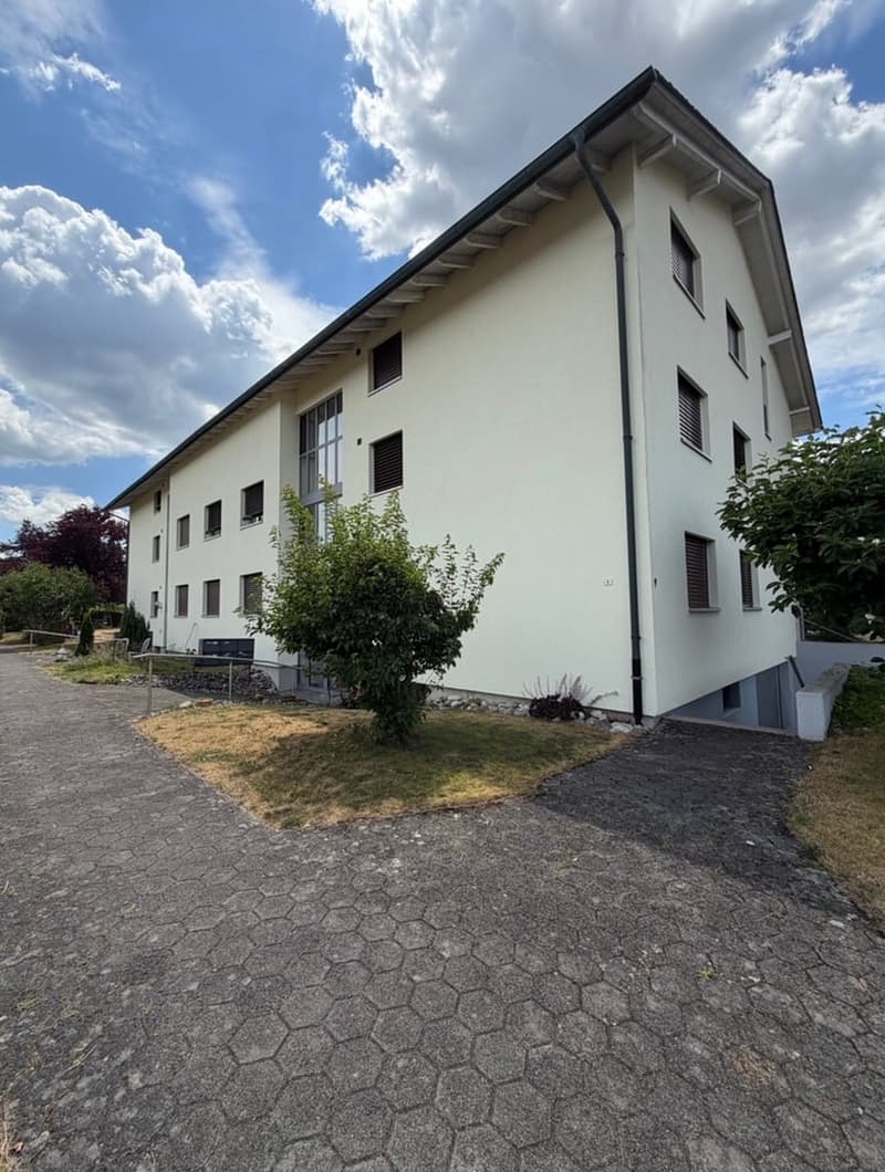 Appartement en rez-de-chaussée de 3,5 pièces lumineux avec espace de jardin (1)