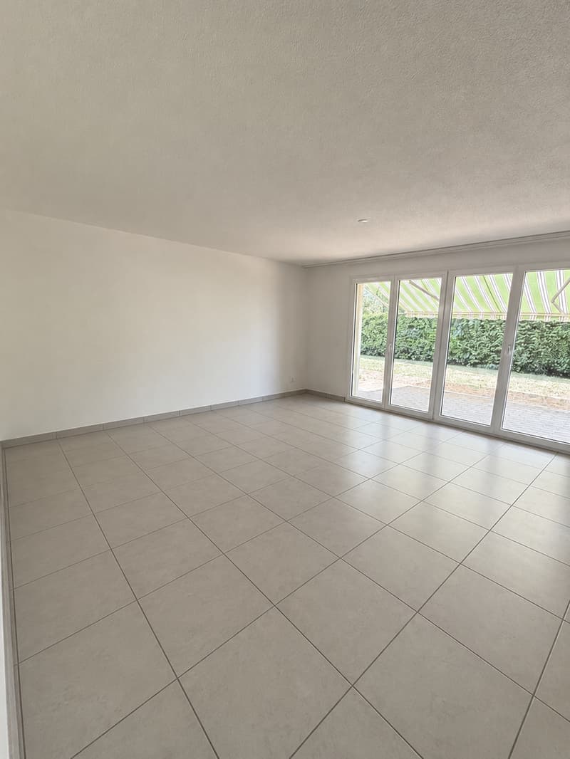 Appartement en rez-de-chaussée de 3,5 pièces lumineux avec espace de jardin (4)