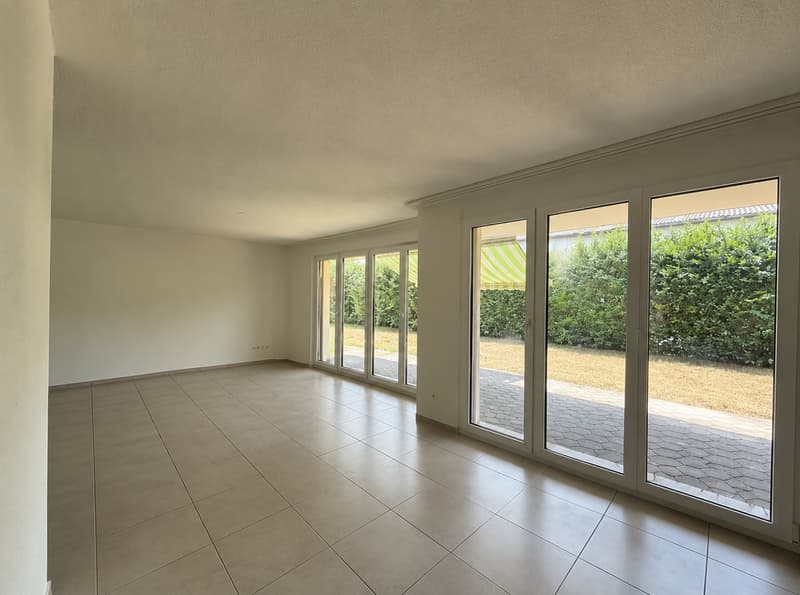 Appartement en rez-de-chaussée de 3,5 pièces lumineux avec espace de jardin (5)