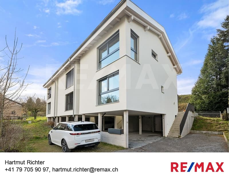 Casa unifamiliare moderna a Münchenwiler / Murten (1)