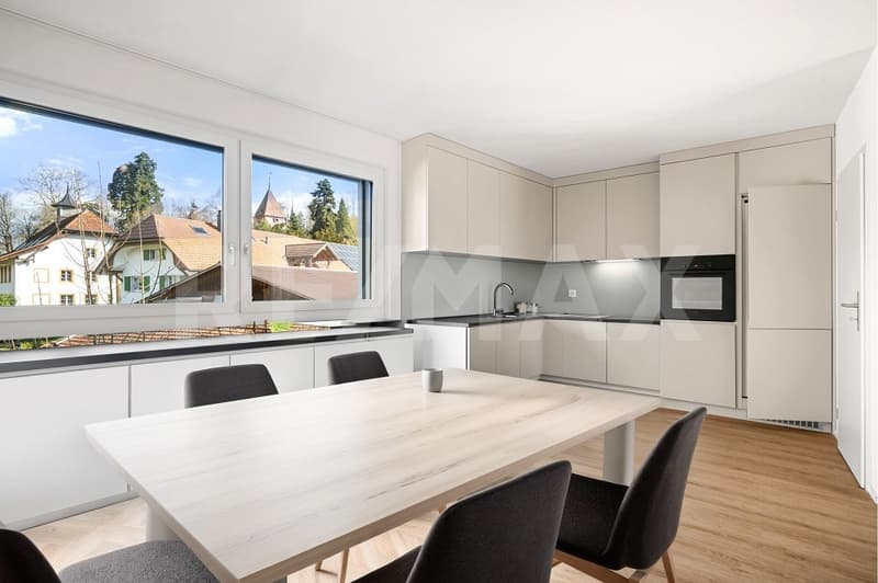 Casa unifamiliare moderna a Münchenwiler / Murten (5)
