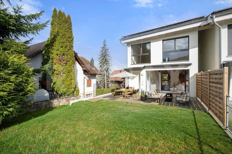 Casa unifamiliare moderna a Münchenwiler / Murten (2)