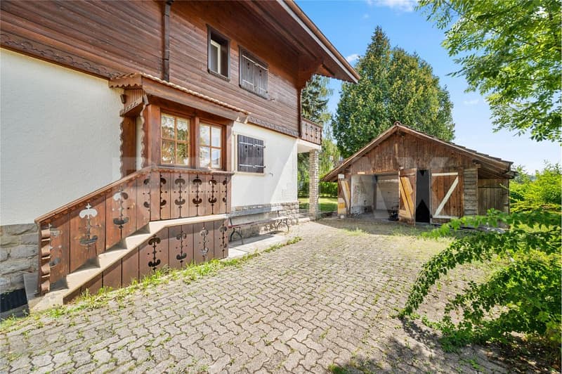 Magnifique grand chalet offrant un grand potentiel au cur de Giffers (3)