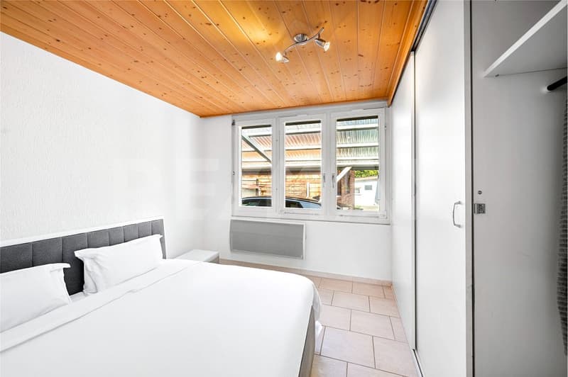 Grand chalet au bord du lac de Neuchâtel, sur un terrain en pleine propriété, pour toute l'année (6)
