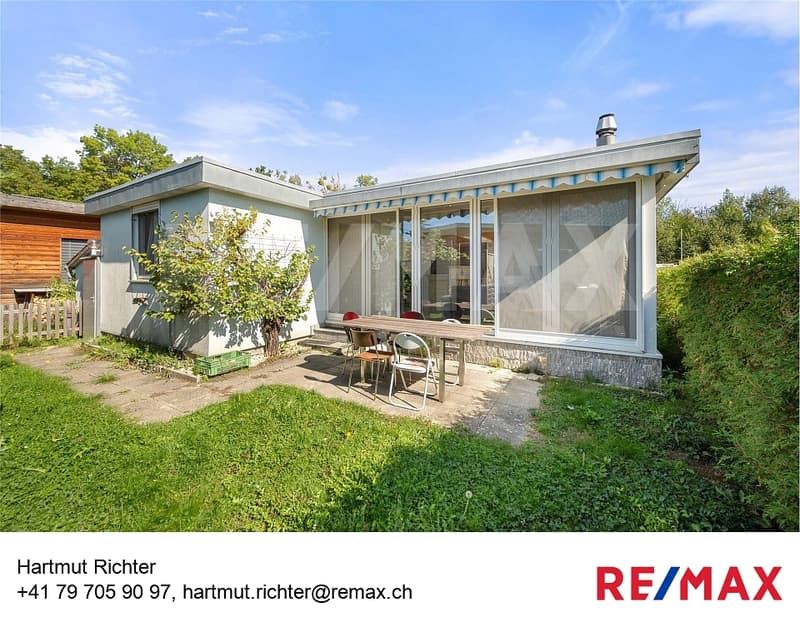 Grand chalet au bord du lac de Neuchâtel, sur un terrain en pleine propriété, pour toute l'année (1)