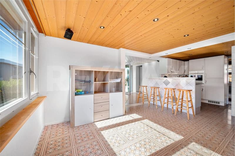Grand chalet au bord du lac de Neuchâtel, sur un terrain en pleine propriété, pour toute l'année (10)