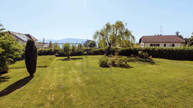 Terrain constructible avec vue lac | Building plot with lake view (1)