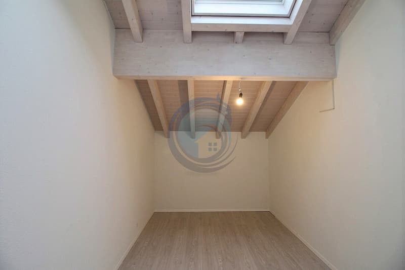 CHARMING 4.5 ROOM APARTMENT ON THE TOP FLOOR - AVAILABLE IMMEDIATELY (8)