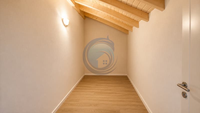 APPARTAMENTO INCANTEVOLE 4,5 LOCALI ALL'ULTIMO PIANO - DISPONIBILE IMMEDIATAMENTE (12)