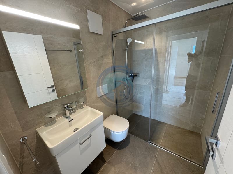 NEUWERTIGES 4,5-ZIMMER-WOHNUNG MIT PANORAMABLICK AUF DEN SEE (9)