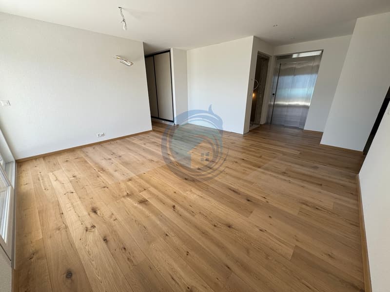 NEUWERTIGES 4,5-ZIMMER-WOHNUNG MIT PANORAMABLICK AUF DEN SEE (4)