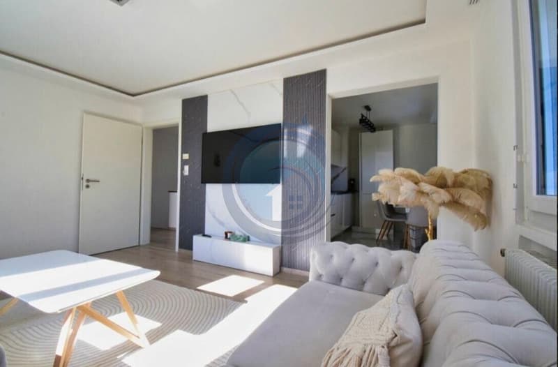 Beautiful individual villa with large garden and open view (4)
