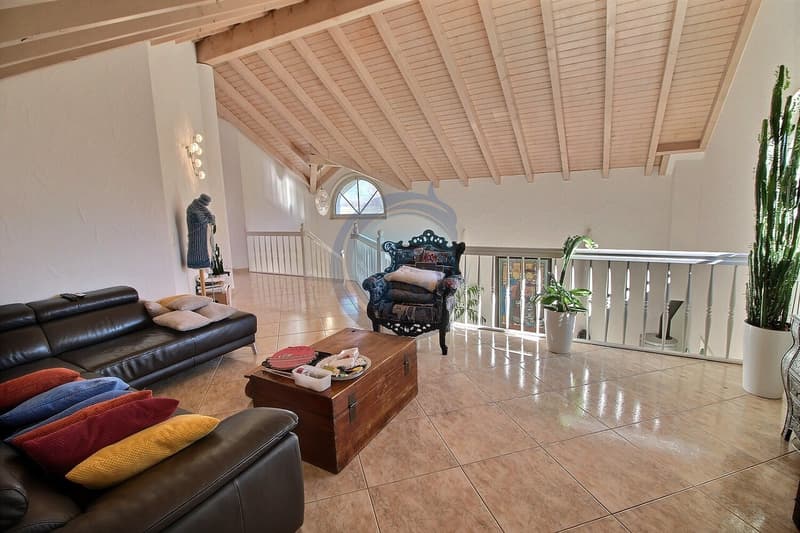 CHARMANTE VILLA INDIVIDUELLE 6,5 PCES AVEC PISCINE ET GRAND TERRAIN (13)
