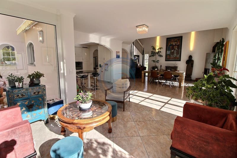 CHARMANTE VILLA INDIVIDUELLE 6,5 PCES AVEC PISCINE ET GRAND TERRAIN (10)