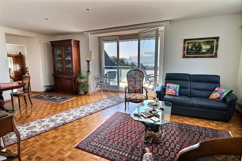 Appt. rez supérieur: séjour/coin à manger