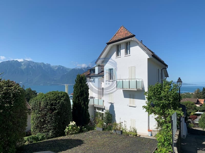 STUNNING 4-UNIT MULTIFAMILY PROPERTY WITH BREATHTAKING LAKE VIEWS (5)