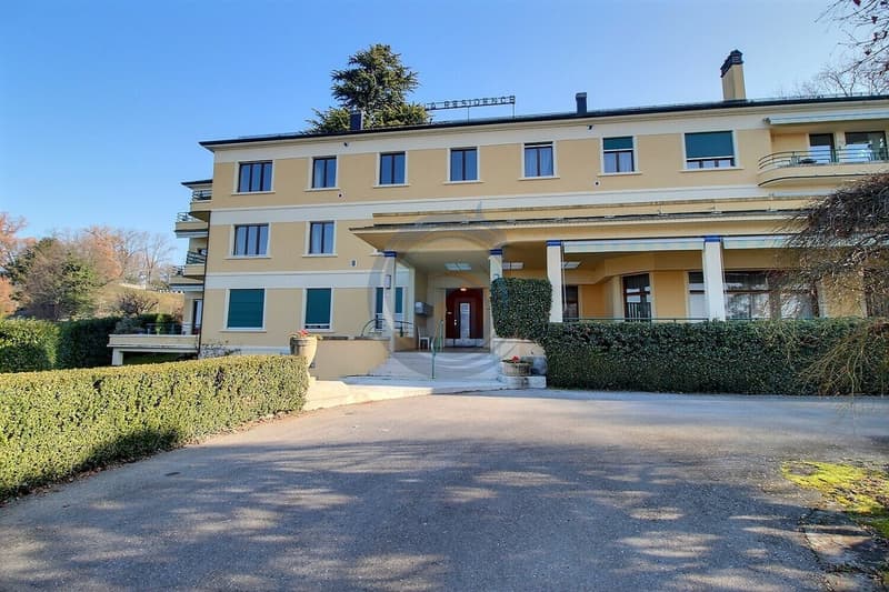 SPACIEUX APPARTEMENT DE 4,5 PIÈCES AVEC BUREAU ET VUE SUR LE LAC (2)