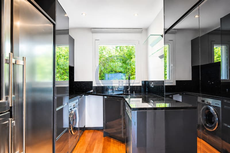 SOMPTUEUX APPARTEMENT EN DUPLEX DE 5.5 PIÈCES AVEC VUE SUR LE LAC (9)