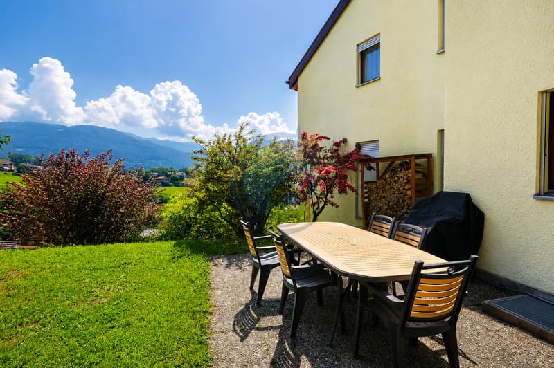 JOLIE VILLA CONTIGUË DE 6.5 PIÈCES AVEC VUE SUR LE LAC (5)