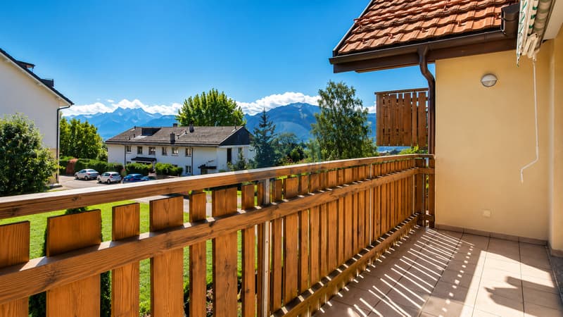 Schönes durchgehendes 3,5-Zimmer-Apartment mit schönem Balkon (3)