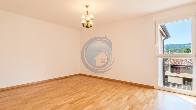 Schönes durchgehendes 3,5-Zimmer-Apartment mit schönem Balkon (8)