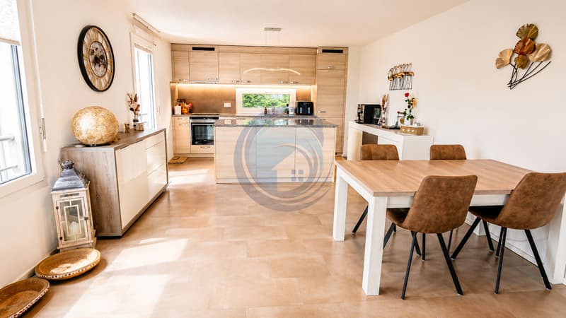Schönes Apartment mit 3,5 Zimmern und großem Balkon (6)