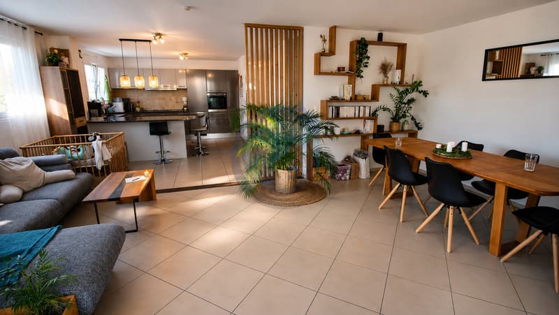 BEAU DUPLEX D'ANGLE DE 4,5 PIECES AVEC TERRASSE ET JARDIN PRIVATIF (2)