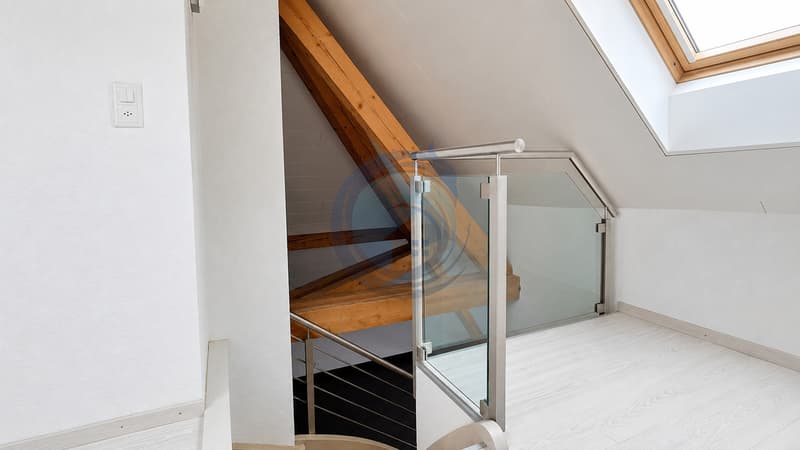 CHARMANT APPARTEMENT EN ATTIQUE DE 4.5 PIÈCES AU CENTRE-VILLE D'AIGLE (8)