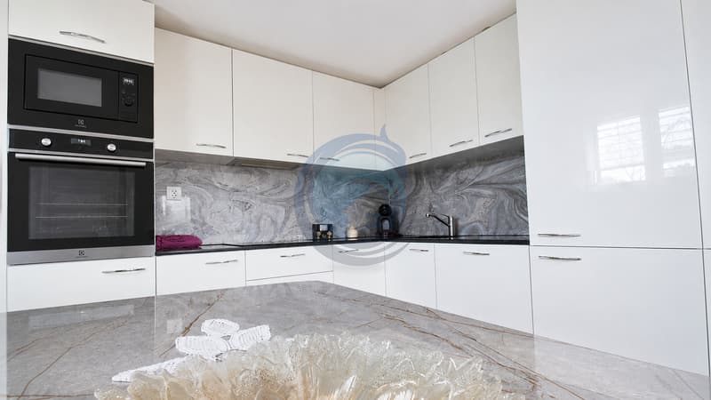 Schöne renovierte Villa mit großem Grundstück und freier Sicht (5)