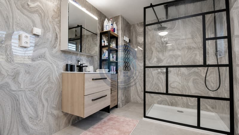 Schöne renovierte Villa mit großem Grundstück und freier Sicht (6)