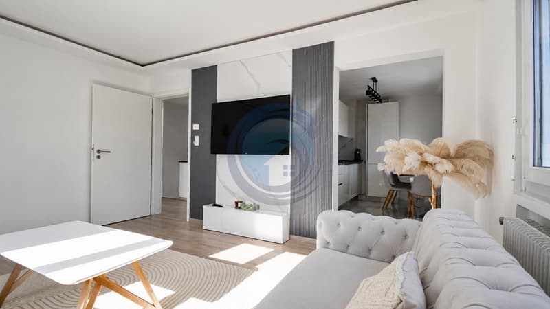 Schöne renovierte Villa mit großem Grundstück und freier Sicht (7)