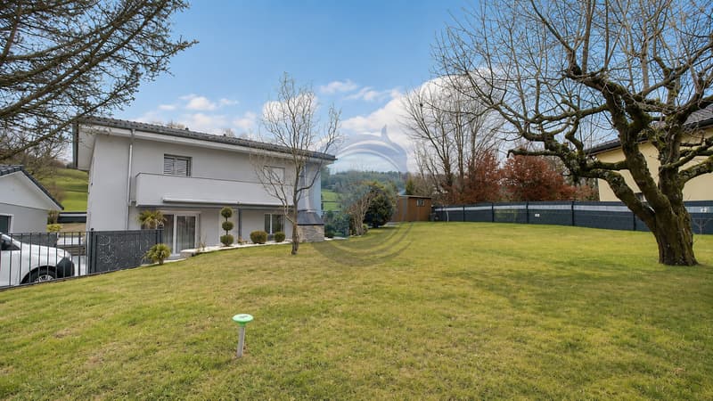 Schöne renovierte Villa mit großem Grundstück und freier Sicht (11)