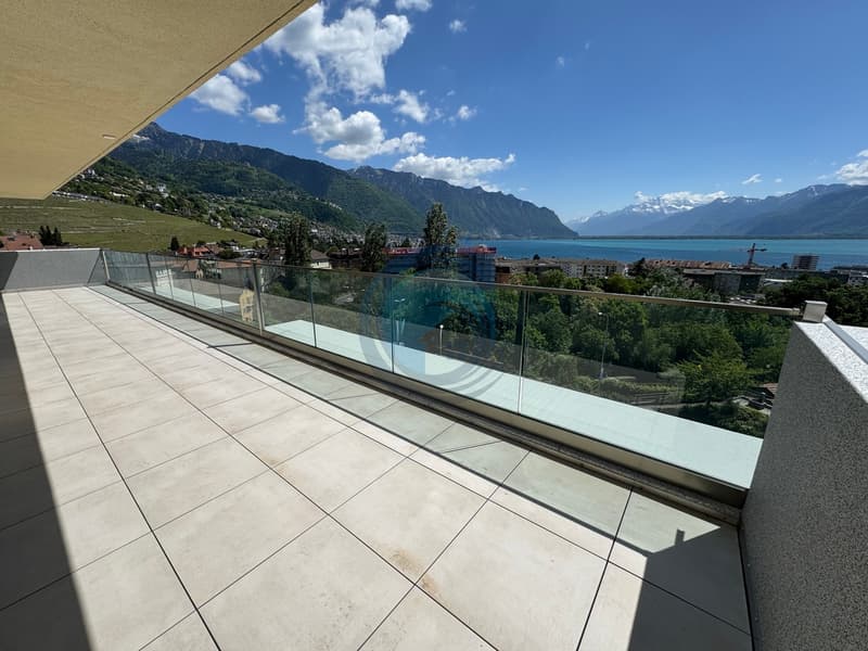 Wohnung mit 2,5 Zimmern im Dachgeschoss mit Panoramablick auf den See (1)