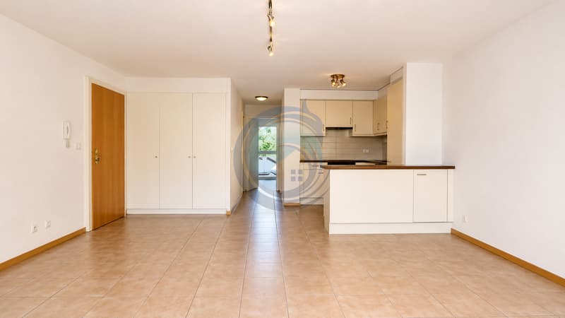 BEL APPARTEMENT TRAVERSANT DE 3,5 PIÈCES AVEC BALCON (5)