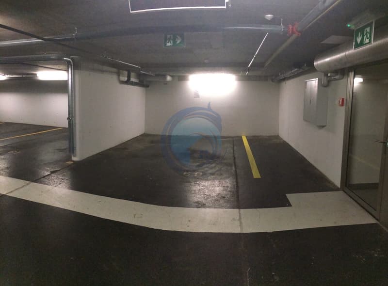 PLACE DE PARC INTÉRIEURE POUR MOTO AU CENTRE DE MONTREUX (2)