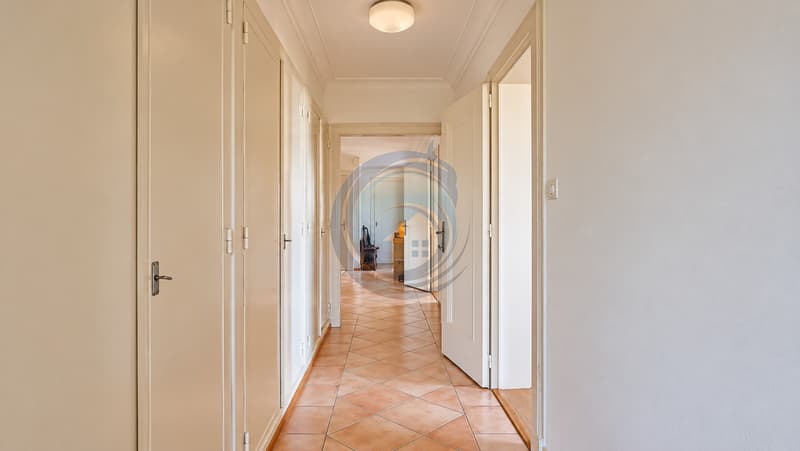 SPACIEUX APPARTEMENT DE 4,5 PIÈCES AVEC VUE PANORAMIQUE SUR LE LAC (5)