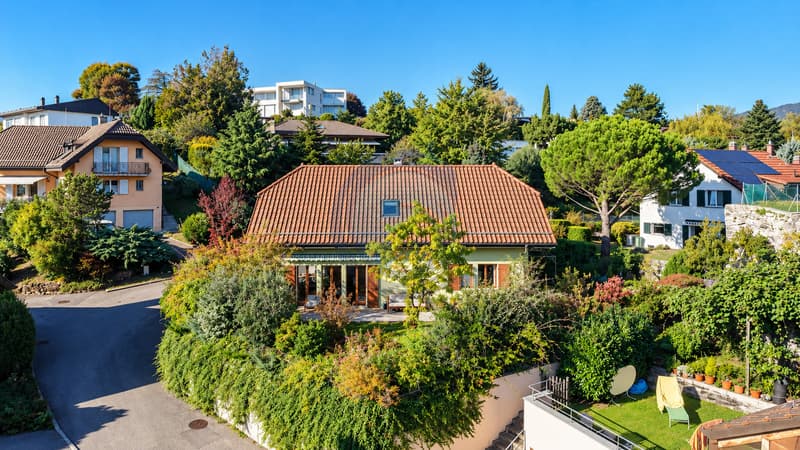 CHARMANTE VILLA INDIVIDUELLE "VAUDOISE" AVEC JARDIN ET VUE SUR LE LAC (7)