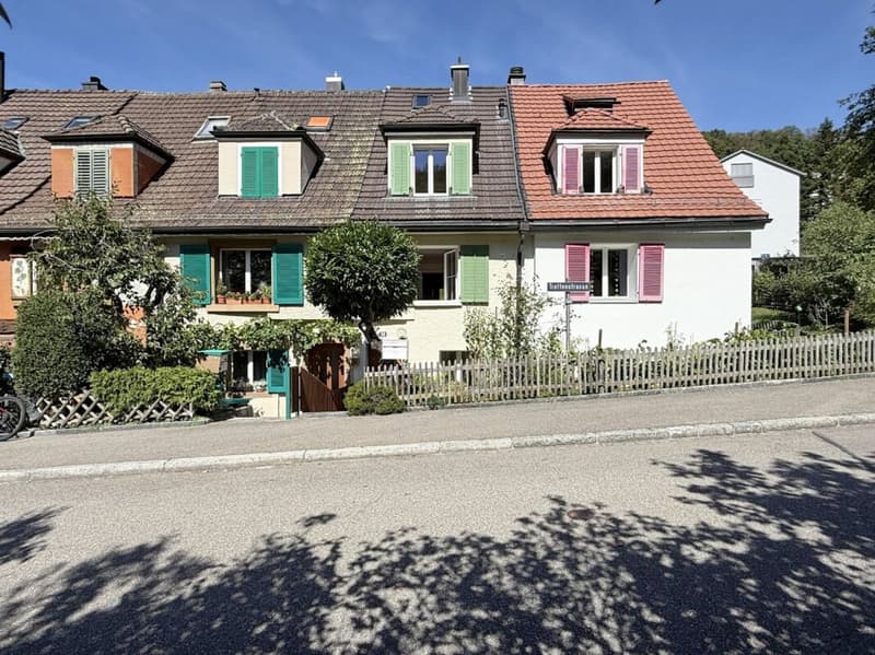 Zum Kauf steht das zweite Haus von rechts