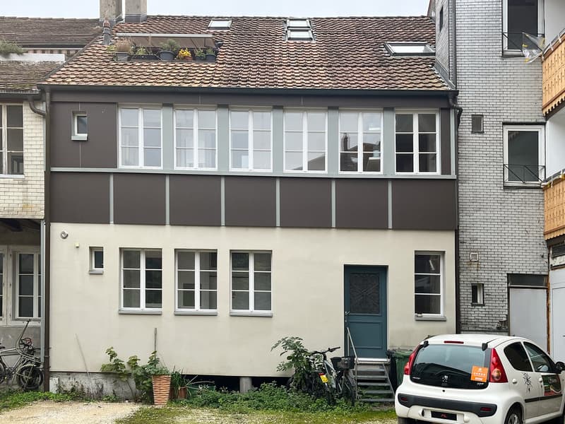 Charmante 4-Zimmer-Altbauwohnung im 1. OG in Solothurn (2)
