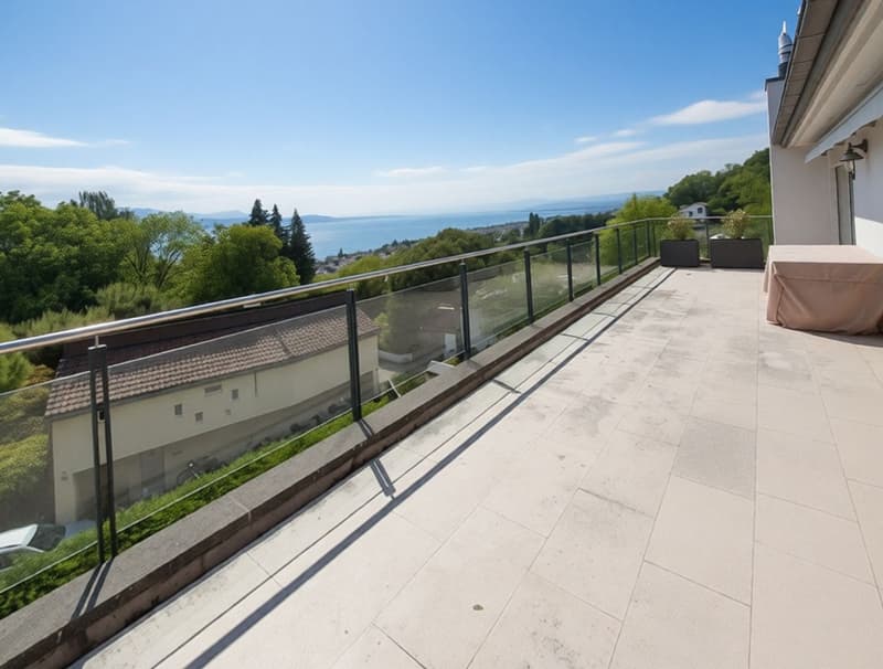 In the attic, with a magnificent view of the lake (2)