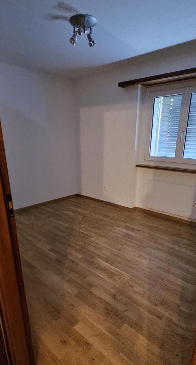 À louer, VS - appartement spacieux de 5,5 pièces avec boîte de garage (9)