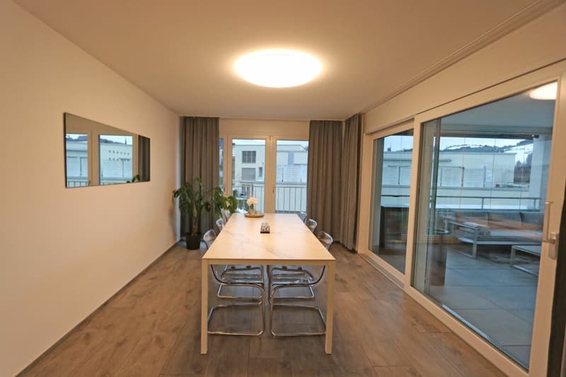 Appartement spacieux 4.5 pièces avec vitrage de balcon (5)