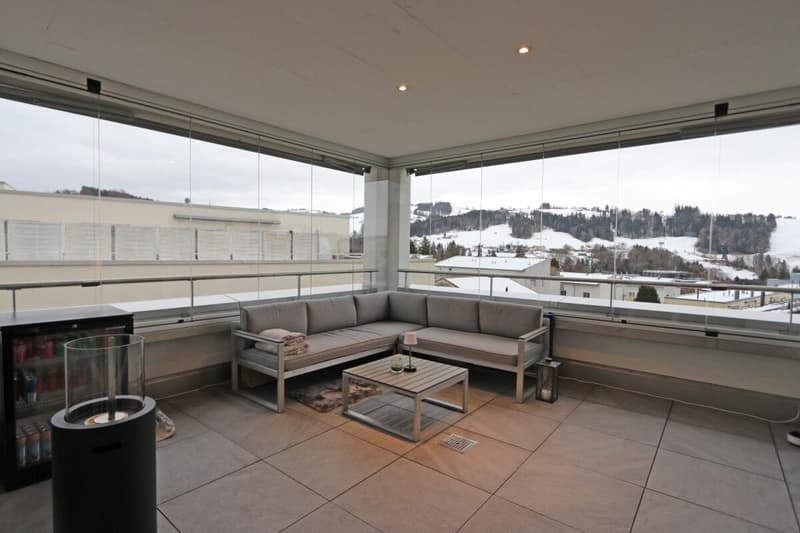 Appartement spacieux 4.5 pièces avec vitrage de balcon (12)