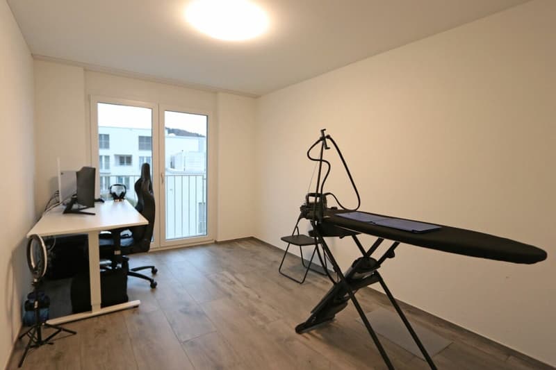 Appartement spacieux 4.5 pièces avec vitrage de balcon (7)