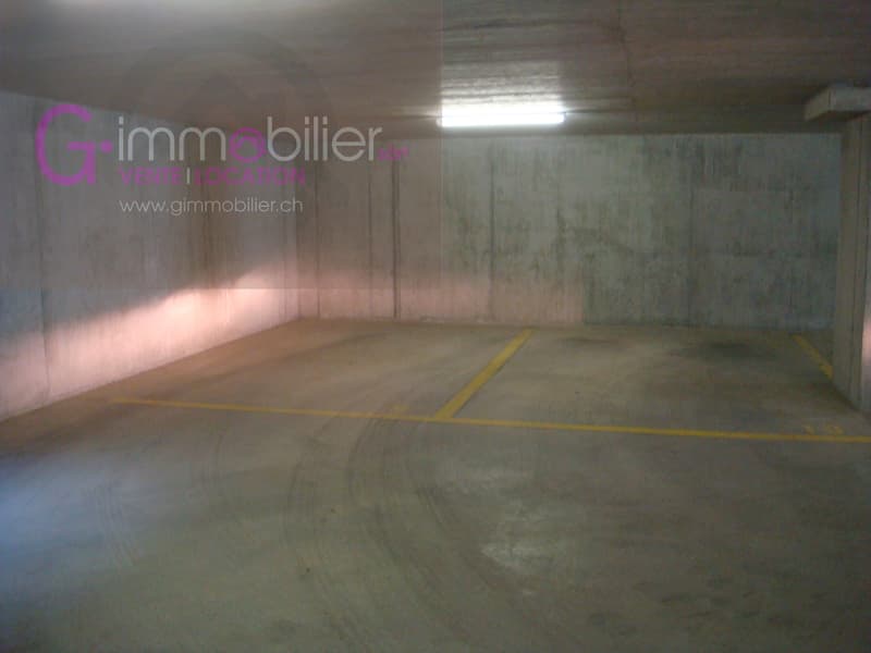 A louer place ce parc dans un garage au sous-sol à Monthey (2)