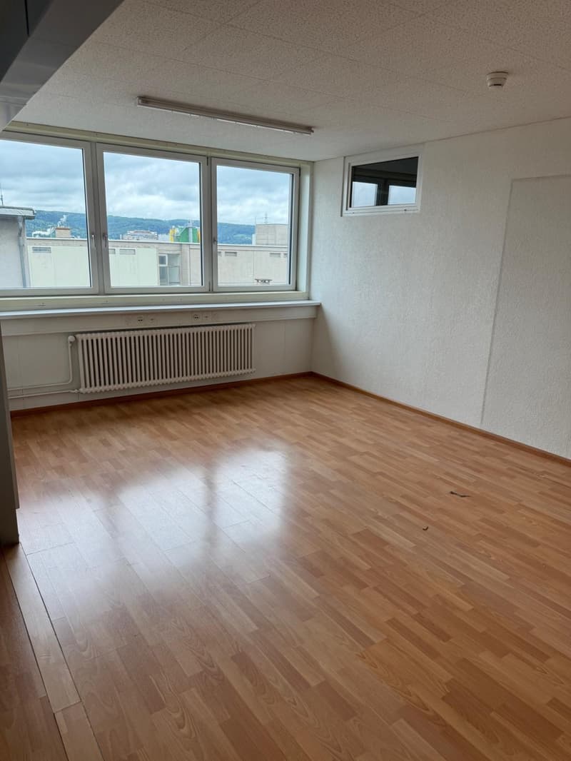 Spazio ufficio/commerciale moderno in affitto a Muttenz - 400m² (Farnsburgerstrasse 8) (5)