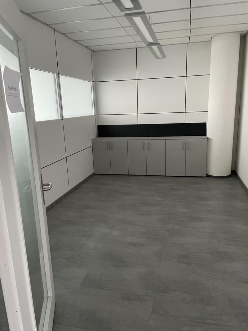 Spazio ufficio/commerciale moderno in affitto a Muttenz - ca. 485m2 (Farnsburgerstrasse 8) (3)