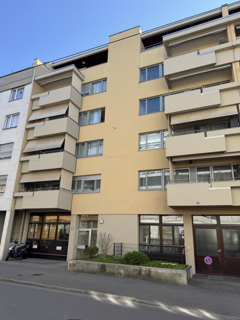 Erstvermietung: Frisch renovierte 6.5-Zimmer-Maisonettewohnung mit zwei Terrassen (1)