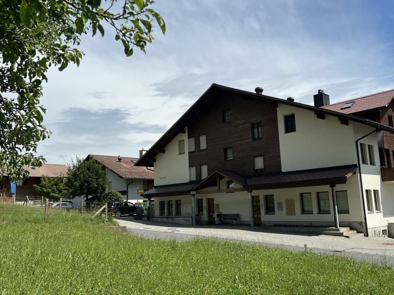 4.5-Zimmerwohnung 1. OG mit Seesicht im Zentrum von Beatenberg (1)